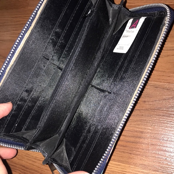 Floral Wallet - Picture 2 of 2